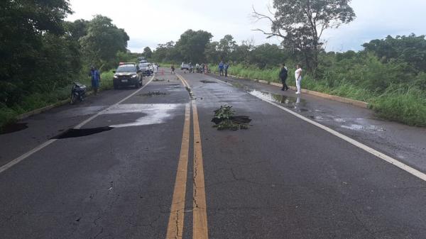 Crateras abertas na BR-343 em Piripiri.(Imagem:Divulga&ccedil;&atilde;o/PRF)