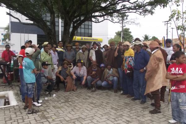 Vaqueiros participam de cavalgada em homenagem a S&atilde;o Pedro de Alc&acirc;ntara.(Imagem:FlorianoNews)