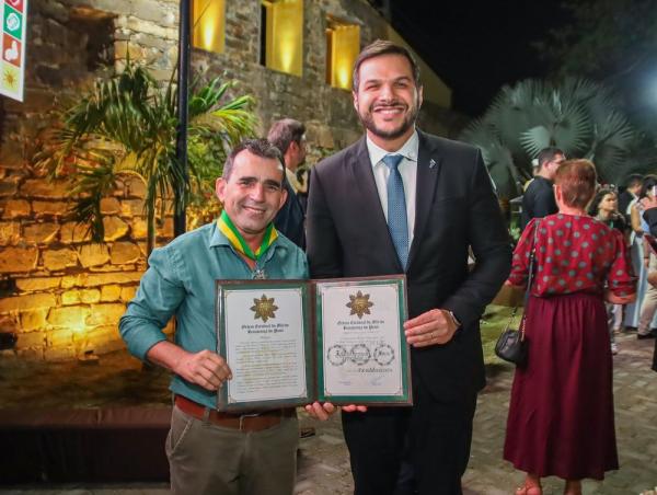 Professor Roberto Fernandes de Souza e  secret&aacute;rio Washington Bandeira.(Imagem:Divulga&ccedil;&atilde;o)