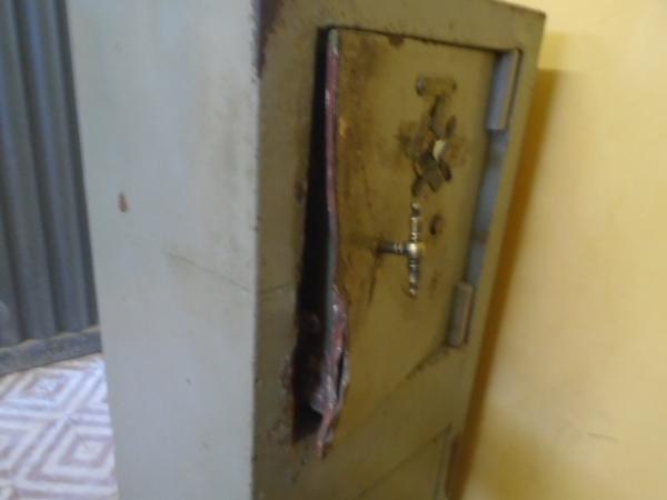 Cofre arrombado na a&ccedil;&atilde;o(Imagem:FlorianoNews)