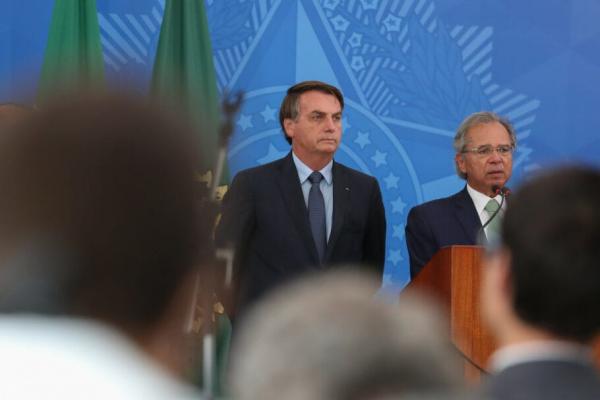 Bolsonaro sanciona lei do auxílio emergencial de R$ 600
