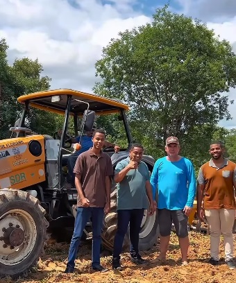Governo Municipal de Floriano incentiva agricultores familiares com aração gratuita de terras