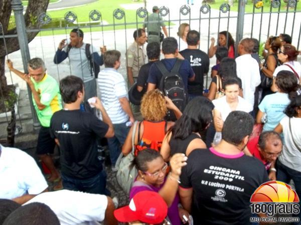 Invadiram at&eacute; o Karnak.(Imagem:180graus)