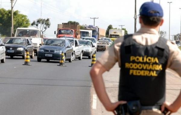 Feriadão e tempo chuvoso elevam tensão nas estradas durante feriado de finados