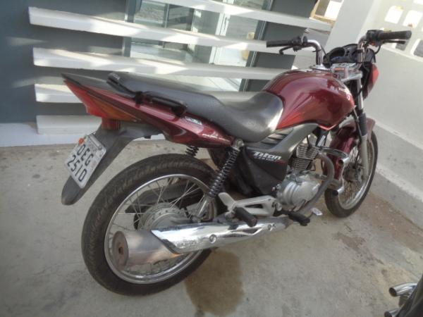Jovem pilota na contramão e tem moto apreendida pela Polícia em Floriano