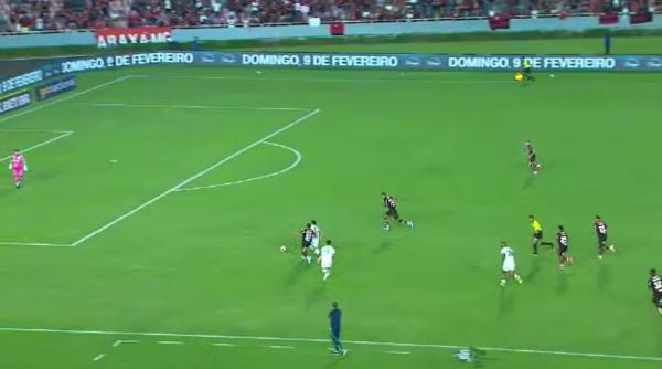 0 a 0: Romarinho ganha de Daniel Sales e cria boa chance para a Portuguesa.(Imagem:Reprodu&ccedil;&atilde;o)