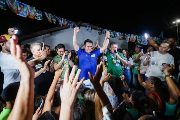 Ciro é recebido sob aplausos em carreata em Campo Maior(Imagem:Ascom)