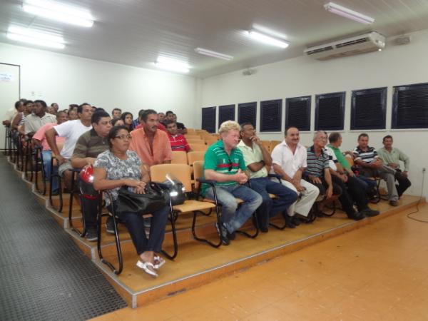 Procuradoria do munic&iacute;pio discute medida judici&aacute;ria com donos de Trailers em locais p&uacute;blicos.(Imagem:FlorianoNews)