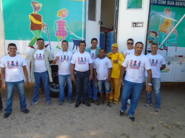 Floriano recebe unidade móvel do projeto