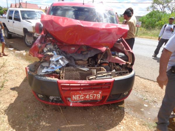 Engavetamento entre três veículos é registrado na BR-230 em Floriano.(Imagem:FlorianoNews)