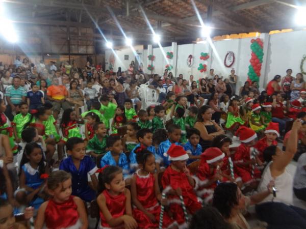 Escola Mega de Floriano realizou confraternização de Natal