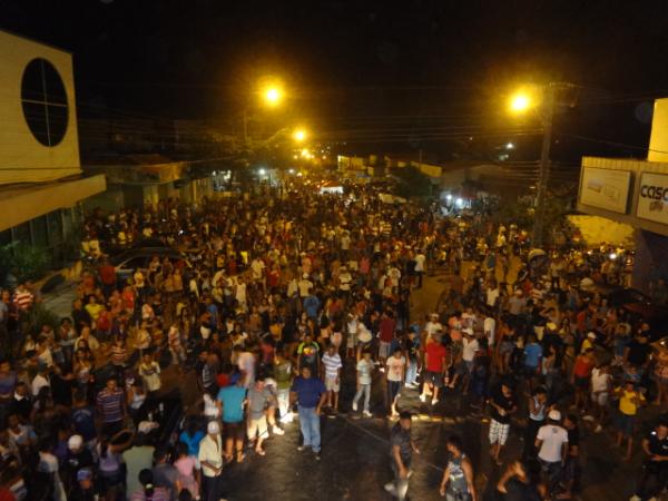 Eleitores comemoram com ARRASTÃO a vitória de Gilberto Júnior em Floriano