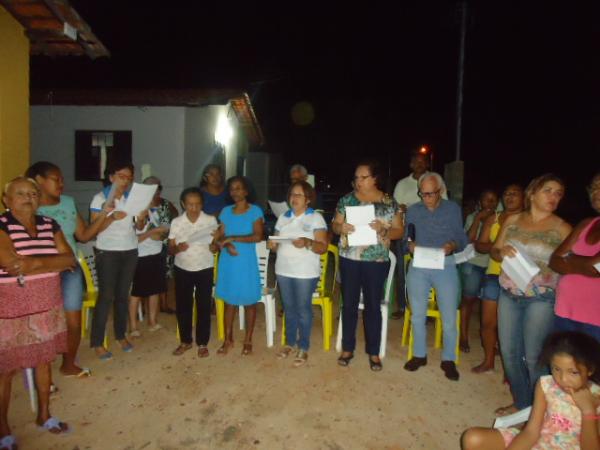 Fieis participam de novena de Nossa Senhora do Desterro