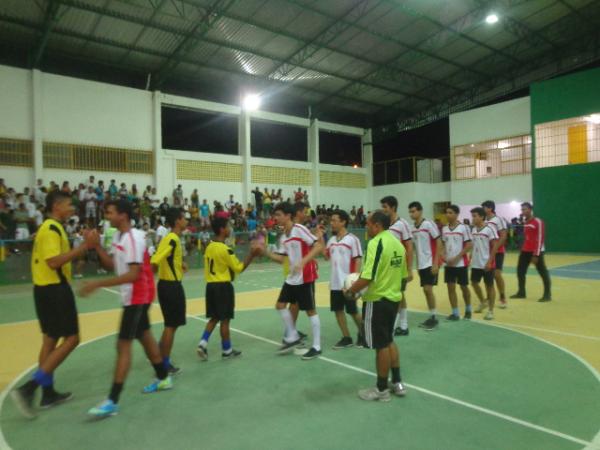 Jogos Escolares Florianense atrai grande p&uacute;blico em Gin&aacute;sio Poliesportivo.(Imagem:FlorianoNews)