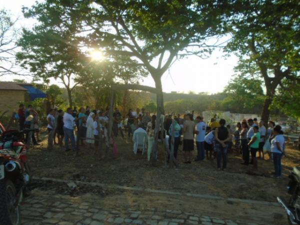 Movimento intenso em cemit&eacute;rios marca Dia de Finados em Floriano.(Imagem:FlorianoNews)