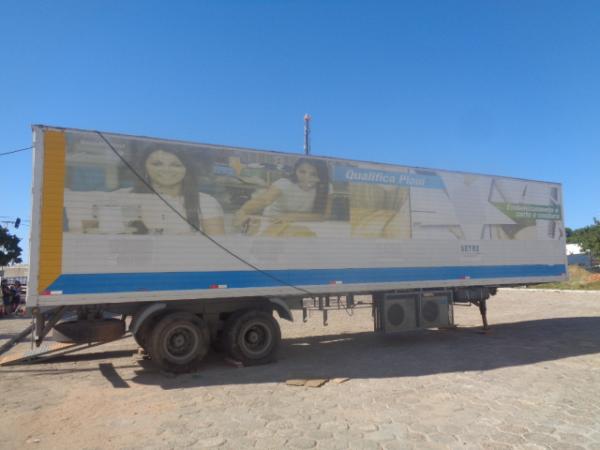 Caminhão do Programa Qualifica Piauí chega à cidade de Floriano.(Imagem:Caminhão do Programa Qualifica Piauí chega à cidad)