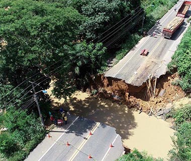 Chuva deixa 120 famílias desabrigadas em Teresina; imagens de drone mostram estragos