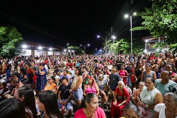  Reunindo uma multid&atilde;o em pra&ccedil;a p&uacute;blica, Joel e Ciro criticam atual gest&atilde;o e apresentam propostas(Imagem:Ascom)