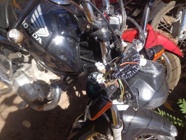 Motorista bate na traseira de motocicleta e foge do local sem prestar socorro