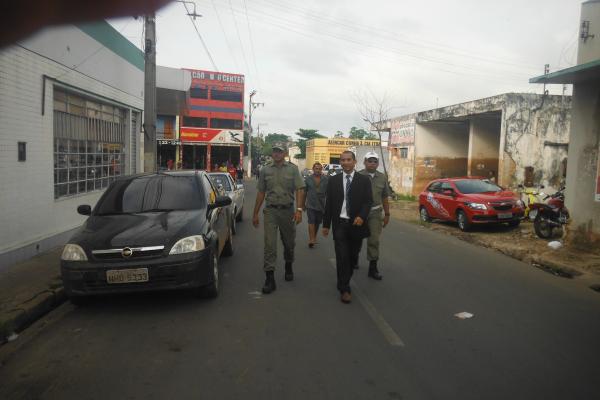 Iniciada operação de desobstrução do trânsito no centro de Floriano.(Imagem:FlorianoNews)