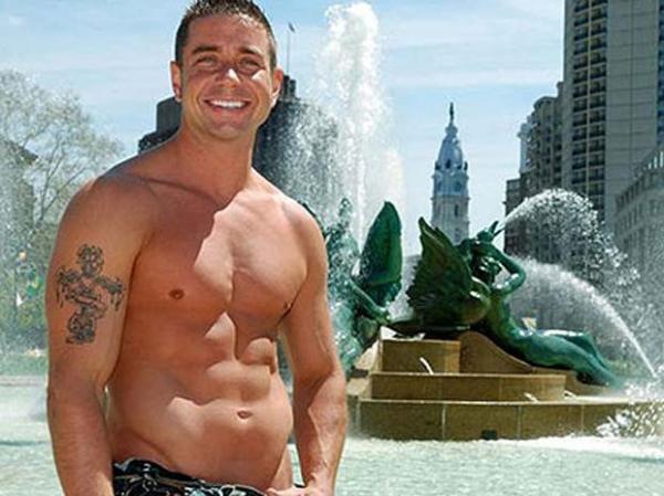 Jack Slivinski foi afastado por ter posado sem camisa para calend&aacute;rio. (Imagem:Reprodu&ccedil;&atilde;o)