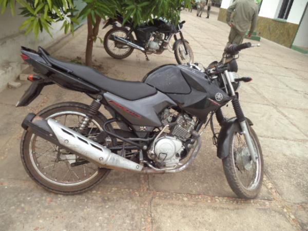 Motocicleta furtada próximo a clube de festa é recuperada pela PM de Floriano.(Imagem:FlorianoNews)