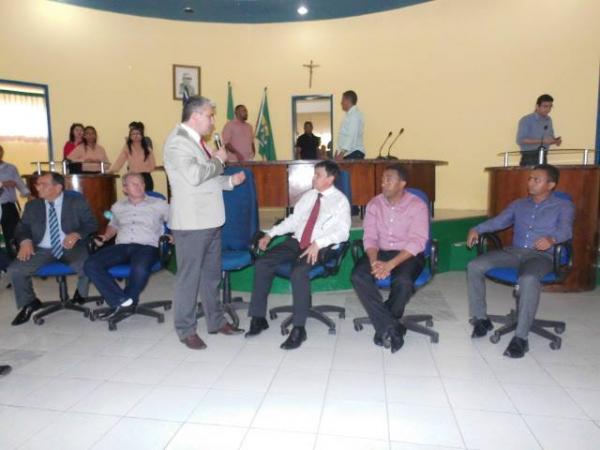 Presidente do Legislativo florianense entrega reivindica&ccedil;&otilde;es ao Governador W. Dias(Imagem:FlorianoNews)