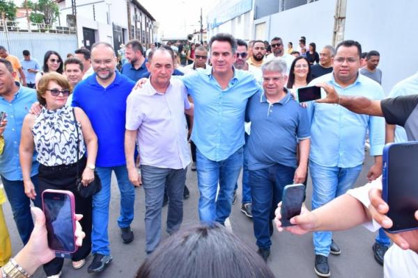 Solenidade marca inaugura&ccedil;&atilde;o da pavimenta&ccedil;&atilde;o asf&aacute;ltica das ruas Defala Attem e Elias Oka em Floriano.(Imagem:Secom)