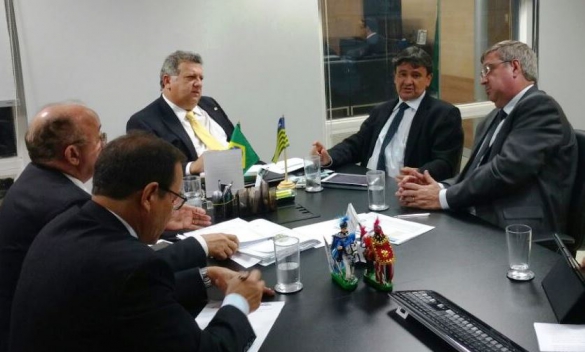 Wellington trata sobre abastecimento no Ministério da Integração