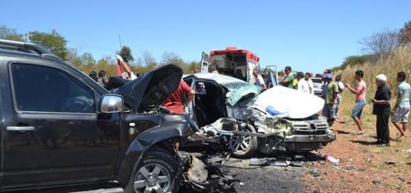 Acidente deixa dois mortos na BR-343