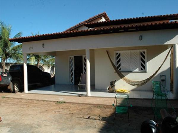Suspeitos invadiram resid&ecirc;ncia e fizeram prefeito de ref&eacute;m durante assalto.(Imagem:Ely Lacerda)