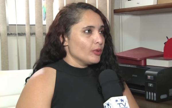 Professora Ana Paula durante entrevista para a TV Picos. (Imagem:Divulga&ccedil;&atilde;o)