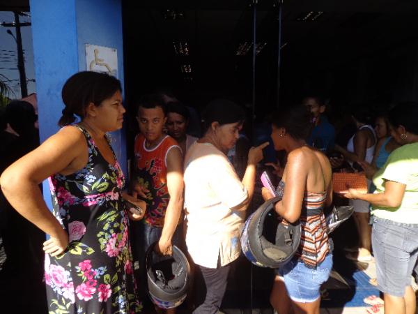  Falso boato sobre Bolsa Fam&iacute;lia causou tumulto em Floriano.(Imagem:FlorianoNews)