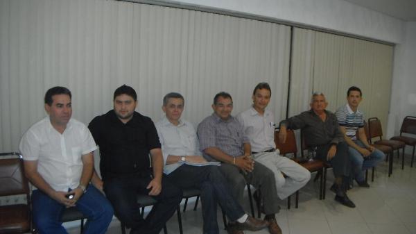 Comiss&atilde;o de transi&ccedil;&atilde;o de Gilberto Jr realiza primeira reuni&atilde;o p&oacute;s-elei&ccedil;&atilde;o.(Imagem:FlorianoNews)