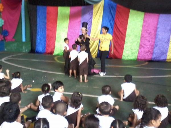 Escola Pequeno Pr&iacute;ncipe comemora em grande estilo o Dia do Circo.(Imagem:EPP)