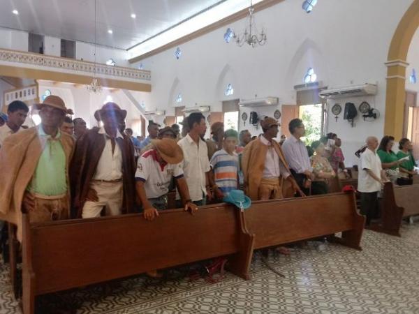 Cavalgada e missa marcam o dia do vaqueiro nos Festejos de São Pedro de Alcântara em Floriano.(Imagem:FlorianoNews)