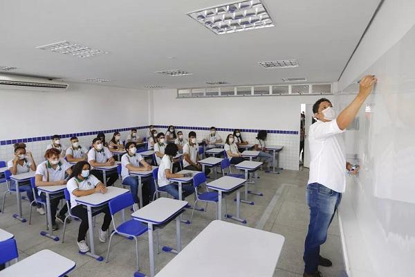 Reajuste do piso salarial dos professores do Piauí continua em discussão sem data para ocorrer