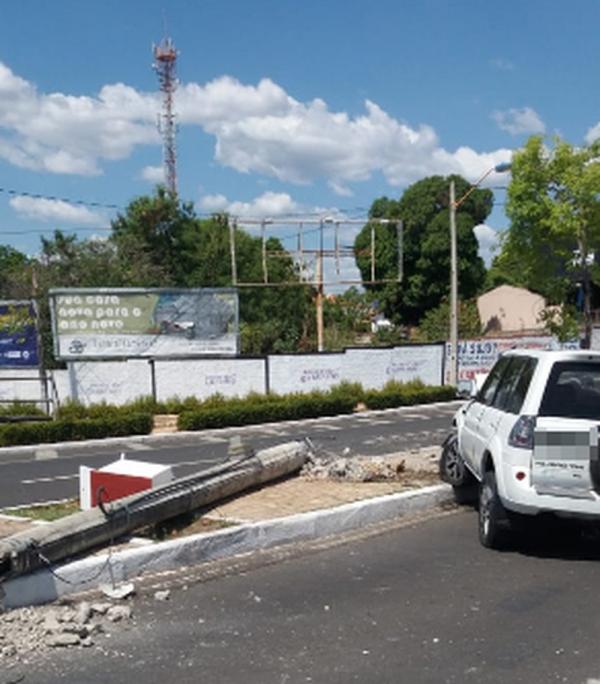 Motorista foi atendido no local pelo Samu.(Imagem:Divulga&ccedil;&atilde;o/Redes sociais)