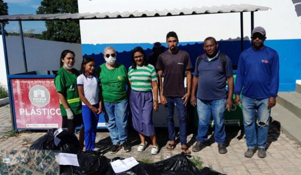  SEMAN coleta mais de 200 kg de materiais recicl&aacute;veis dos projetos Escola Seletiva e &Oacute;leoColetar(Imagem:Secom)