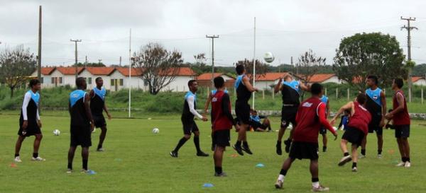 Edson Porto conta com a volta do zagueiro J&oacute; para a partida contra Barras, mas perde o atacante Bruno Carvalho, que vai cumprir suspens&atilde;o autom&aacute;tica ap&oacute;s receber cart&atilde;o vermelho.(Imagem:Josiel Martins)