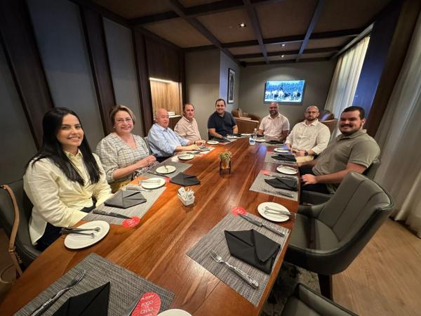 Poderes legislativo e Executivo de Floriano se unem em busca de emendas em Brasília.(Imagem:CMF)