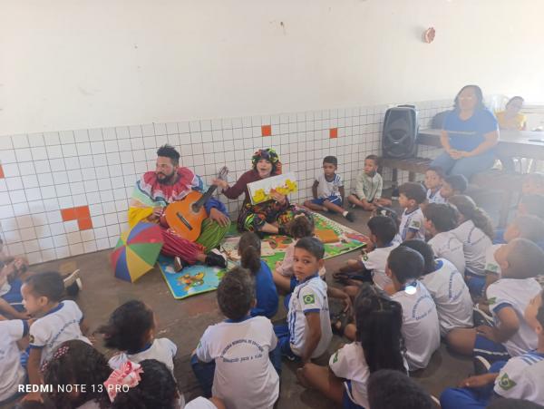 Biblioteca Itinerante leva hist&oacute;rias e cultura &agrave; Escola Municipal Eleut&eacute;rio Rezende(Imagem:FlorianoNews)