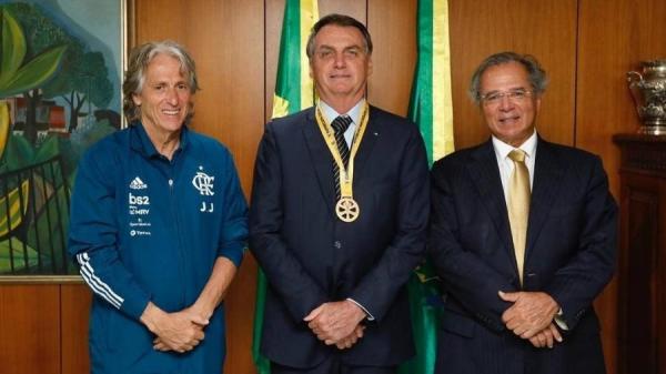 Bolsonaro recebe dirigentes de 8 clubes em defesa de mudanças nos acordos com TVs
