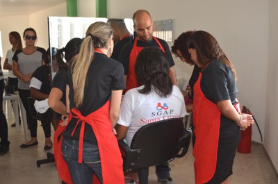 Reeducandas da Penitenciária Feminina participam de dia de beleza