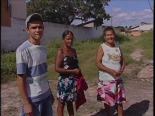 Falta de calçamento impede socorro de doentes em bairro de Floriano