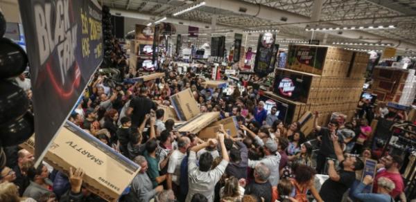 Corrida por descontos come&ccedil;a j&aacute; na noite de quinta-feira.(Imagem:Suamy Beydoun/Agif)
