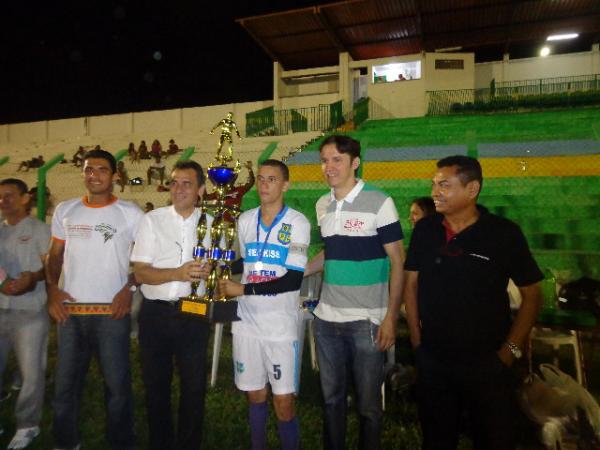 Reno vence 8 de Julho nos p&ecirc;naltis  e leva a melhor no Campeonato de Futebol Amador.(Imagem:FlorianoNews)