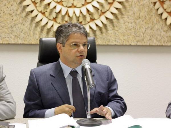 Sob a presidência do deputado Gustavo Neiva, CCJ aprova subsídio do Judiciário e Ministério Público