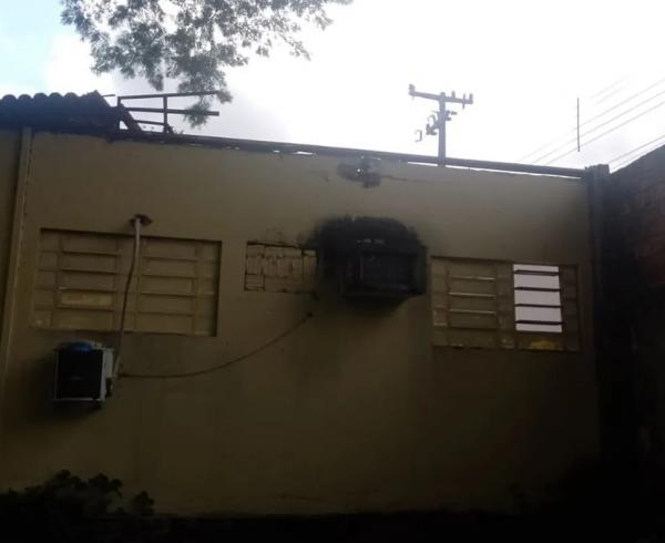 Pr&eacute;dio de setor da Uespi &eacute; isolado ap&oacute;s desabamento de parte do teto.(Imagem: Divulga&ccedil;&atilde;o)
