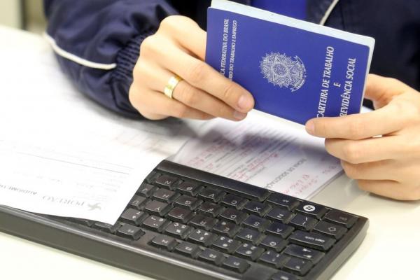 Balcão de Emprego divulga 64 vagas para diversas áreas em Teresina; veja